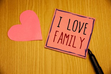 Aşk aile gösterilen Not yazma. Anne babana iyi duygular sevgi Carefulness vitrine iş fotoğraf