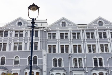 Llandudno, Galler, İngiltere - 27 Mayıs 2018 eski bina genel bakış. Antik Çağ mimarisi. Ünlü ortaçağ otel.