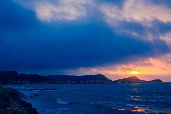 Sunset Sea Perspectiva Desde Costa Hermosa Vista Mar Montaña Paisaje —  Fotos de Stock