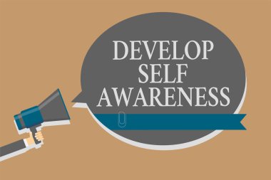 El yazısı metin kendini bilinç geliştirmek. Kavram anlamı artış bilinçli bilgisine kendi karakter gri renkli ses hoparlör çok satırlı metin iletisi fikir duyuru yapmak