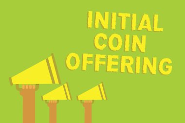 Word metin ilk madeni para teklif yazma. Birden çok satır metin iletisi sosyal ağ sermaye üç ses hoparlör yetiştirme cryptocurrencies kullanarak crowdfunding için iş kavramı