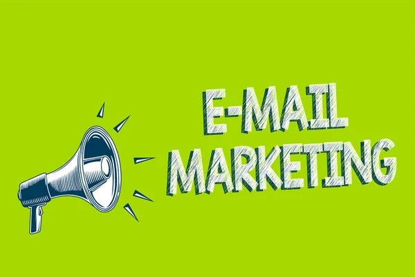 Σύνταξη Σημείωσης Δείχνει Mail Marketing Επαγγελματίες Φωτογραφία Παρουσιάζοντας Commerce Διαφήμιση — Φωτογραφία Αρχείου