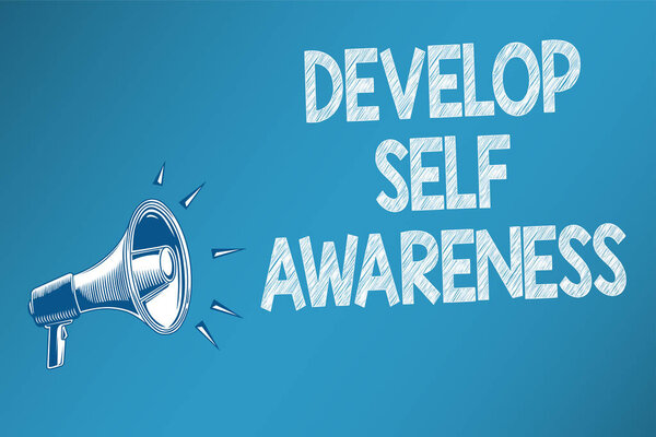 Концептуальное рукописное письмо, показывающее развитие самосознания. Текст деловой фотографии повышает осознанное знание собственного характера Докладчики тревожные сообщения о сигналах сценария
