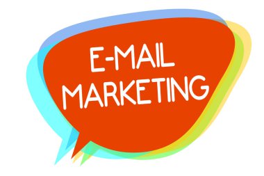 Kavramsal el E posta pazarlama gösterilen yazma. İş fotoğraf vitrine E-ticaret reklam Online satış haber bültenleri promosyon çok satırlı metin katmanı tasarım kırmızı model arka plan düşünüyorum