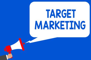 Word metin hedef pazarlama yazma. İş kavramı izleyici hedef seçilmiş istemcileri müşteriler reklam birden çok satır mavi komut dosyası iletisi için ilan kamu hoparlör duyuru