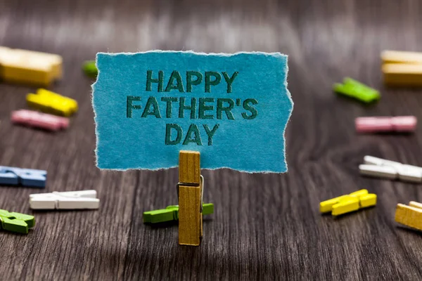 Mutlu baba s gösterilen metin gün işarettir. Kavramsal fotoğraf dünya klipleri sembolü fikir komut dosyası Hakları Kurulu metin sermaye karton tasarım tüm babalar kutlamak için mevsimde