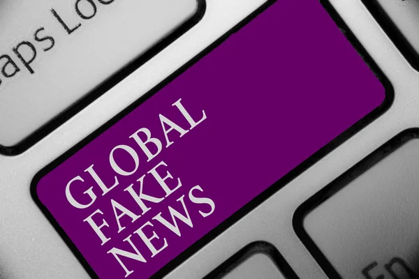Texto Manuscrito Global Fake News Concepto Significado Información Falsa Periodismo — Foto de Stock