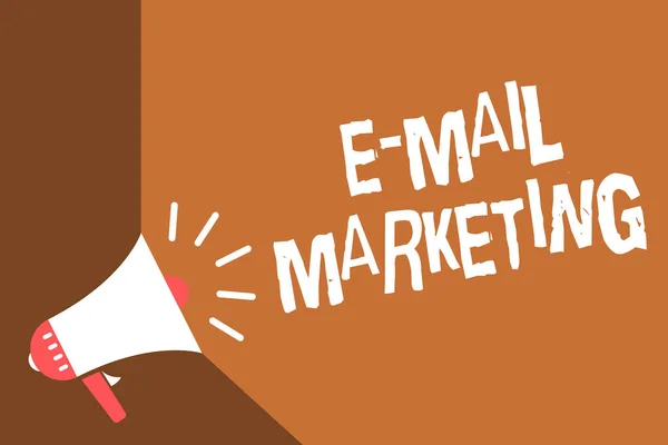 Σύνταξη Σημείωσης Δείχνει Mail Marketing Επαγγελματίες Φωτογραφία Παρουσιάζοντας Commerce Διαφήμιση — Φωτογραφία Αρχείου