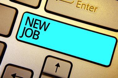 Kavramsal el yeni iş gösterilen yazma. İş fotoğraf vitrine imzalama sözleşme bulma iş fırsat arayışı daha iyi maaş klavye mavi anahtar niyeti bilgi işlem yansıma belge