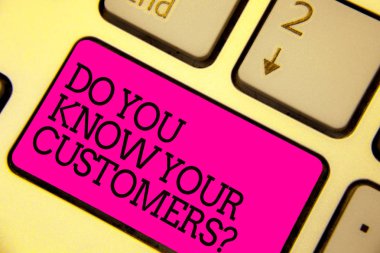 Word metin yazma müşteriler sorunuzu biliyor musun. İstemciler pembe klavye tuşu niyeti hakkında büyük bir arka plan sahip için iş kavramı oluşturmak yansıma belge bilgisayar