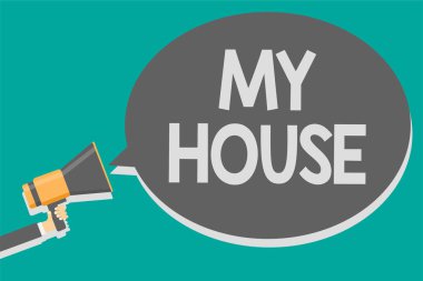 Word metin yazma My House. Bir yer veya bina benim sevdiğim kişi ile yaşadığım için iş kavramı megafon hoparlör yüksek sesle çığlık çığlık fikir konuşmak konuşma balonu