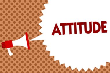 Word metin yazma tutum. İş kavramı düşünce ya da duygu hakkında bir şey kişilik megafon hoparlör konuşma balonu mesaj turuncu arka plana yarı ton kapatılan yol için