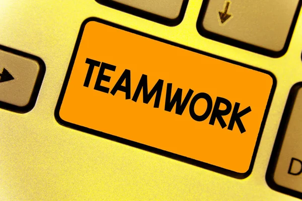 Word Tekst Intoetsen Teamwork Businessconcept Voor Groep Mensen Die Als — Stockfoto