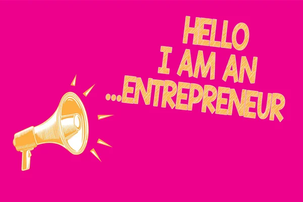 文字符号显示您好我是一个 企业家 概念照片的人谁建立了业务或创业扩音器扬声器粉红色背景重要信息大声说话 — 图库照片
