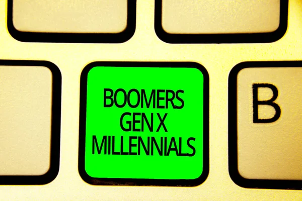 Escribiendo Nota Mostrando Boomers Gen Millennials Muestra Fotos Negocios Generalmente — Foto de Stock