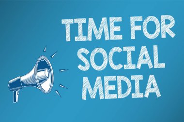 Kavramsal el zaman için sosyal medya gösterilen yazma. Komut dosyası sinyalleri duyuru iletisi endişe verici haber ve film hoparlörler yeni arkadaşlar konuları tartışırken iş fotoğraf metin toplantı iletmek