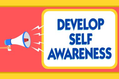 Öz bilinci geliştirmek gösterilen metin işareti. Kavramsal fotoğraf artırmak bilinçli kendi karakter ses hoparlörleri büyük endişe verici raporlama iletmek uyarı sinyalleri mesaj bilgisine