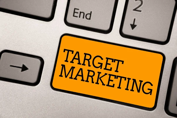 Manuscrito Texto Escrevendo Target Marketing Conceito Significado Público Objetivo Clientes — Fotografia de Stock