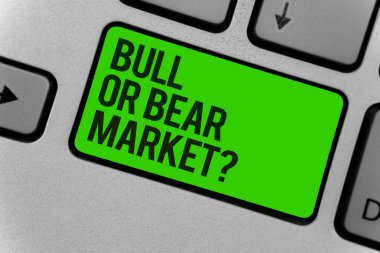 Kavramsal el yazma gösteren boğa veya ayı piyasası soru. Birisi office yazarak onun pazarlama yöntemi bilgisayar programı klavye hakkında soran vitrine iş fotoğraf işe giriş aygıtı