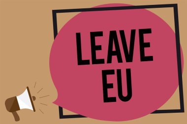 Bırakın AB gösterilen Not yazma. İş fotoğraf vitrine bir hareket çığlık fikir çığlık Avrupa megafon hoparlör ait bir ülkeyi terk etmek bir kişinin konuşma konuşma dinle