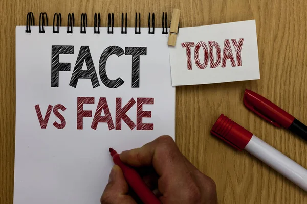 Escritura Mano Conceptual Mostrando Fact Fake Texto Foto Negocios Rivalidad —  Fotos de Stock