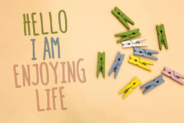 Tanda Teks Menunjukkan Hello Enjoying Life Foto Konseptual Selamat Gaya — Stok Foto