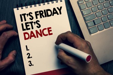 S gösterilen metin işaret Cuma izin s dans değil. Kavramsal fotoğraf hafta sonu başlayan kutlayın hadi parti Disco müzik yazılan sözcükler ve numarasını not defteri adam tutun marker klavye ahşap masa