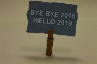 Hoşça kal hoşça kal 2018 yılına Merhaba 2019 yazma el yazısı metin. Yeni yıl motivasyon mesajı 2018 başlayan ataç üzerinde olduğu anlamına gelir kavramı bozuk kalın sayfa gölge kül katta yazılı kül rengini koru