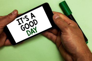 S gösterilen Not A Good Day yazıyor. İş fotoğraf vitrine mutlu zaman büyük vibes insan elini tut iphone metinler dokundu yeşil işareti ile güzel hayattan zevk için mükemmel