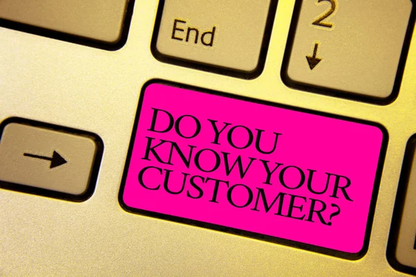 Word metin yapmak sen Your müşteri soru yazma. İş kavramı için hesap istemci seviyor görüş parlak altın bilgisayar klavye metinler yazılı pembe düğme siyah rengi ile var