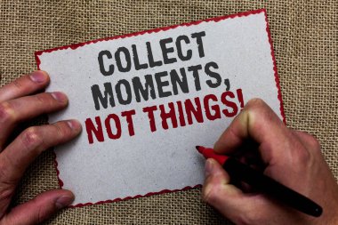 Metin yazma anlar, toplamak şeyler değil kelime. İş kavramı mutluluk felsefe için zevk basit yaşam gerçekleri Jüt yere insan yandan bazı metinler kırmızı kenarlıklı kağıtta yazılı