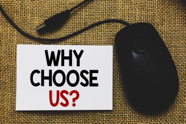 Neden seçin biz soru gösterilen Not yazma. Markamız diğerleri üzerinde bağımsız değişkenleri geleneksel seçtiğiniz için nedenleri vitrine iş fotoğraf fare ile birlikte yazılı kelimeler ile beyaz sayfa