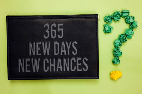 Word 编写文本365新的一天新的机会 创业理念为新的一年日历机会绿背黑木板与文本绿纸 Lob 形式问号 — 图库照片