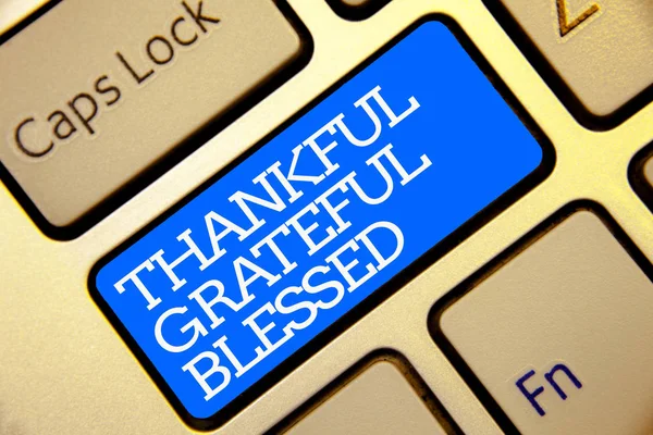 Escribiendo Una Nota Que Muestra Grateful Blessed Agradecido Foto Negocios —  Fotos de Stock
