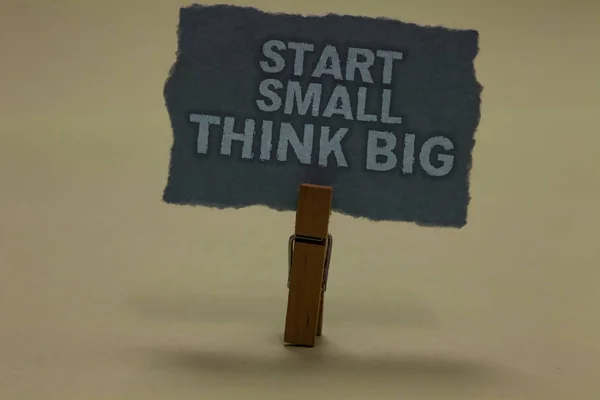 Escrita Mão Escrita Texto Iniciar Small Think Big Conceito Significado — Fotografia de Stock