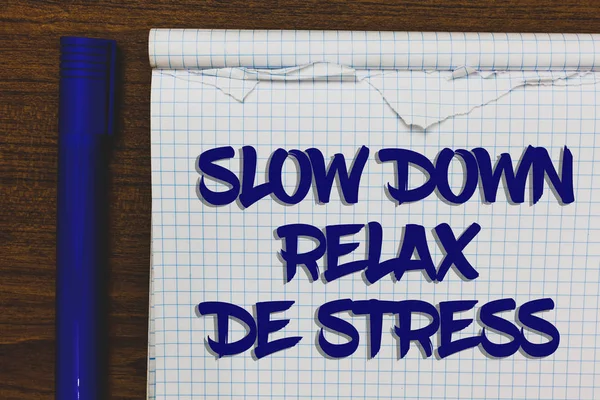 Escribiendo Nota Que Muestra Slow Relax Stress Exhibición Fotos Negocios — Foto de Stock
