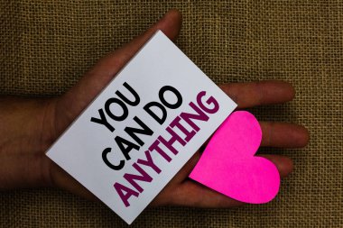 Word metin sen olabilir yapmak bir şey yazma. Bir şey Believe kendinizi insan eli yapmak için iş kavramı motivasyon için beyaz sayfa mektup ve aşk sembolü çuval temel ile dokundu