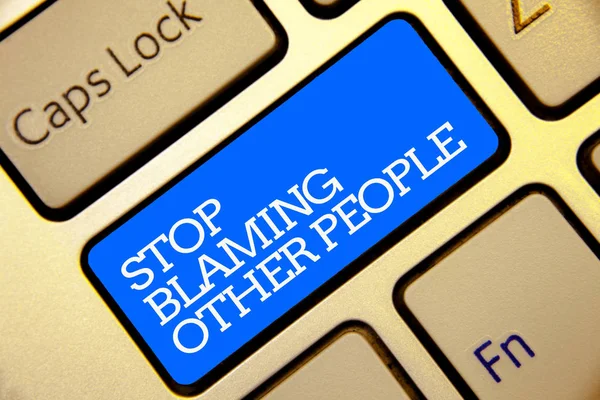 Escrevendo Uma Nota Mostrando Stop Blaming Other People Exibição Fotos — Fotografia de Stock