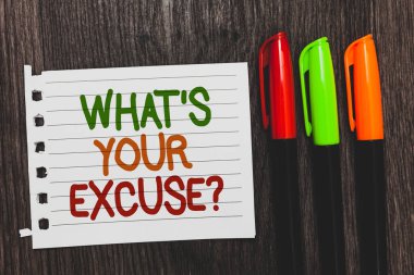 El yazısı metin ne Your bahane sorudur. Açıklamalar bir şey soruşturma renkli kelime kalemiyle beyaz sayfa kırmızı yeşil turuncu siyahımsı ahşap masa üzerinde yapmak için değil anlam kavramı