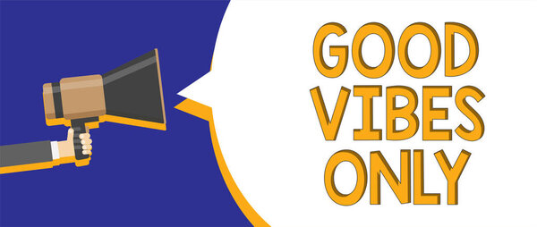 Пишу записку, показывающую только хорошее настроение. Деловое фото, демонстрирующее только положительные эмоции, никаких отрицательных энергий, человек, держащий мегафон, громкоговоритель, речевое сообщение, говорящее громко
