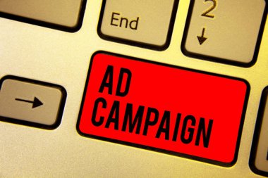 El yazısı metin reklam kampanyası yazma. Kavram anlam promosyon belirli ürün veya hizmetin internet üzerinden klavye kırmızı anahtar niyet oluşturma yansıma belge bilgisayar