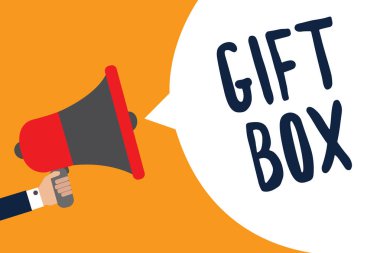 Hediye kutusu gösterilen Not yazma. İş fotoğraf işleme yeteneğine sahip tasarımları ile küçük bir cointainer vitrine megafon hoparlör konuşma balonu mesajı yüksek sesle konuşan tutan adam sunar