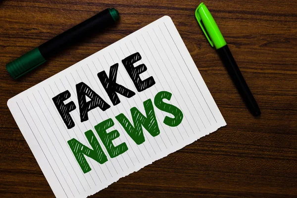 Conceptuele Hand Schrijven Fake Nieuws Tonen Zakelijke Foto Tekst Geven — Stockfoto