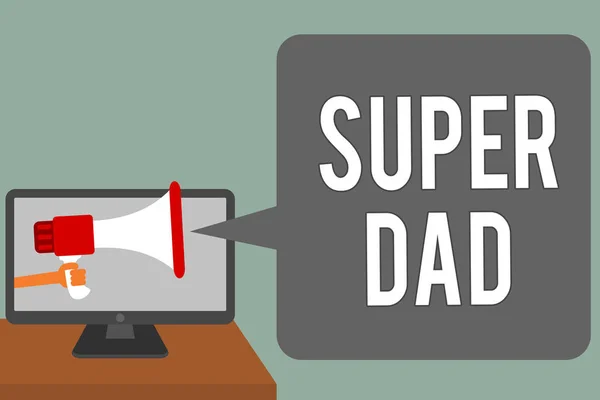写笔记显示超级爸爸 商业照片展示儿童偶像和超级英雄的灵感 看着人举行扩音器扬声器电脑屏幕谈论语音气泡 — 图库照片