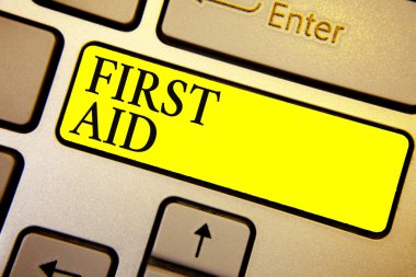 El yazısı metin ilk yardım. Tıp eğitimi klavye sarı anahtar niyeti gerek yok yansıma belge bilgisayar oluşturmak küçük kesikler şifa pratik anlam kavramı.