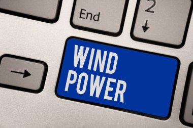 Rüzgar enerjisi gösterilen Not yazma. Hava flowto iş fotoğraf vitrine kullanımını sağlamak mekanik güç jeneratörleri klavye mavi anahtar niyeti bilgisayarı yansıma belge bilgi işlem