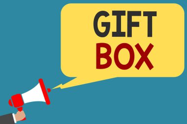 Hediye kutusu gösterilen Not yazma. İş fotoğraf işleme yeteneğine sahip tasarımları ile küçük bir cointainer vitrine megafon hoparlör konuşma balonu mesajı yüksek sesle konuşan tutan adam sunar