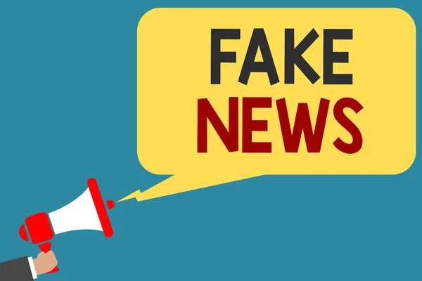 Escrevendo Uma Nota Mostrando Fake News Foto Negócios Mostrando Dando — Fotografia de Stock