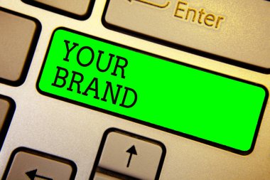 Kişisel marka gösterilen Not yazma. Yansıma belge bilgisayar klavye yeşil anahtar gibi bir niyetim bilgisayar marka gibi bir şey için etkilenen herhangi bir adını vitrine iş fotoğraf