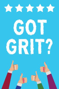 Grit got soru gösterilen Not yazma. İş fotoğraf istenilen hedefe erkekler kadınlara karşı azim ile madeni eşya vitrine onay beş yıldız Yaşasın bilgi mavi arka plan eller.